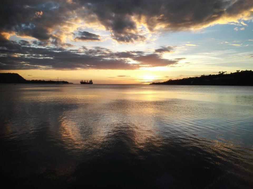 Crystal Beach Hotel Port Vila Dış mekan fotoğraf