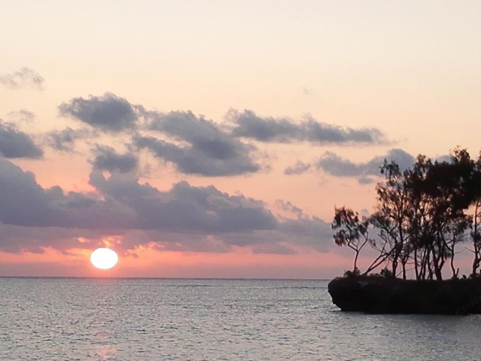 Crystal Beach Hotel Port Vila Dış mekan fotoğraf